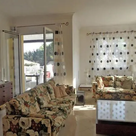 Three-bedroom With Terrasse, Garden And Private Swimming Pool 172 Villa