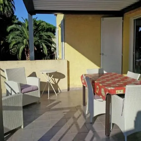Three-bedroom With Terrasse, Garden And Private Swimming Pool 172 Villa *