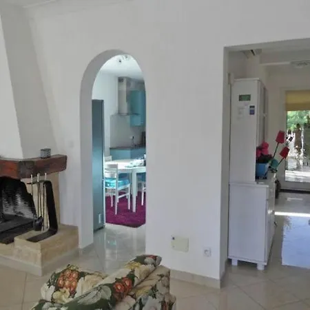 Three-bedroom With Terrasse, Garden And Private Swimming Pool 172 Villa