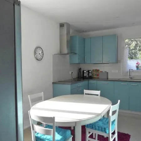 Three-bedroom With Terrasse, Garden And Private Swimming Pool 172 Villa