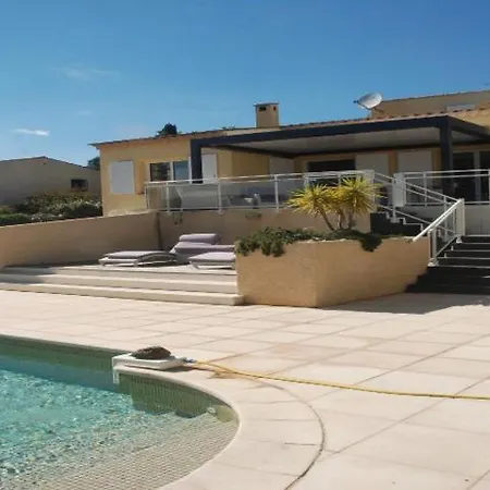 Three-bedroom With Terrasse, Garden And Private Swimming Pool 172 Villa